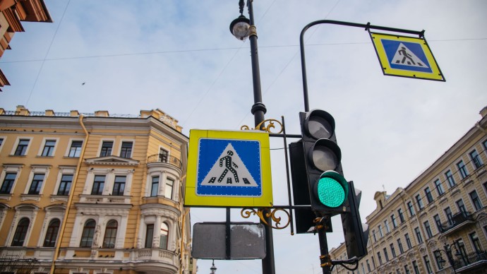 В Петербурге с начала года установили более 100 новых светофоров