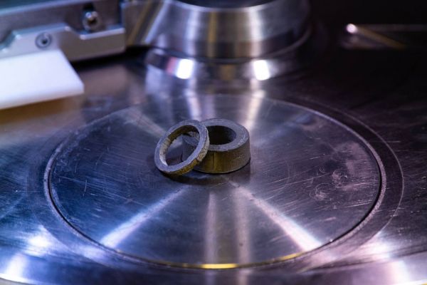 Российские ученые научились печатать магниты из редкоземов