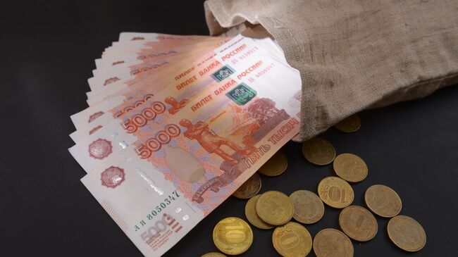 Треть россиян легко соглашается давать деньги в долг, показало исследование