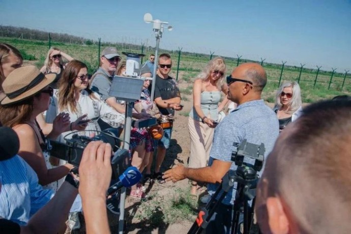Астраханским журналистам показали работу цифровых технологий на благо аграриев Астраханским журналистам показали работу цифровых технологий на благо аграриев