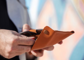 По итогам октября медианная предлагаемая зарплата в Приамурье превысила 99 тысяч рублей