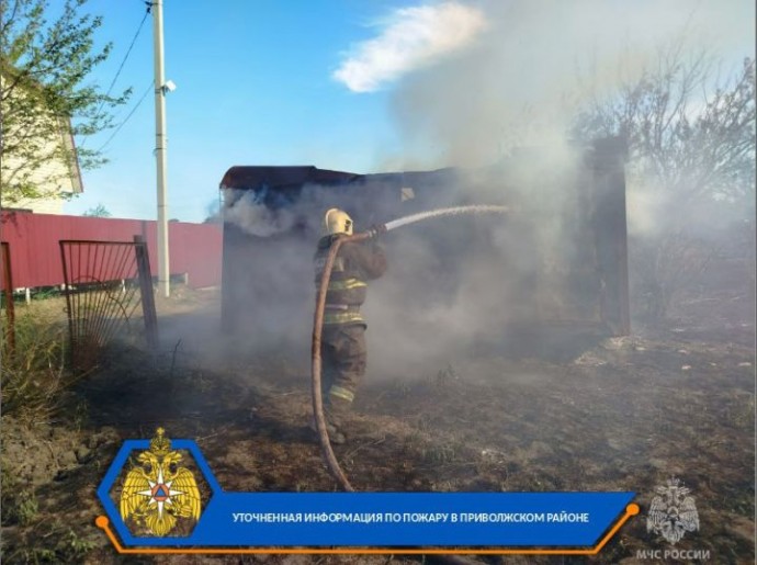 Пожар протяженностью несколько километров бушует в Астраханской области