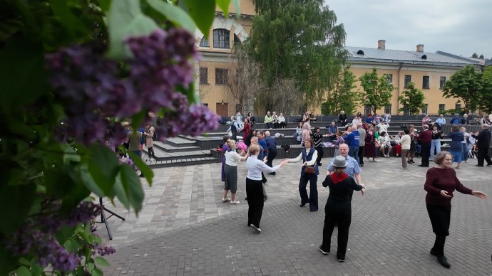 В Петербург вернулись летние танцевальные веранды