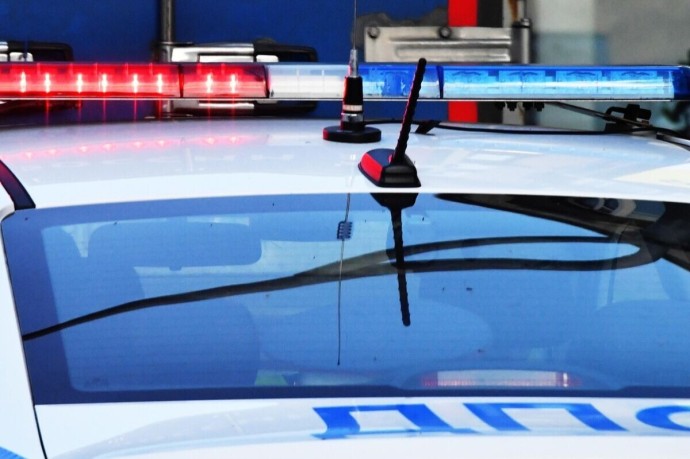 В Москве автомобиль въехал в остановку В Москве автомобиль въехал в остановку