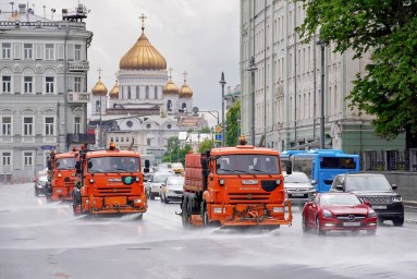 В Москве перед зимой промыли дороги и тротуары