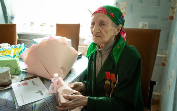 Жительницу Курска Марию Дюмину поздравили со 100-летним юбилеем