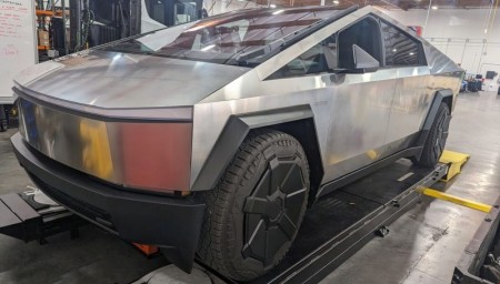 Tesla оценивает годовалый Cybertruck на треть дешевле нового при трейд-ине