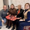 В Улан-Удэ 90-летнюю юбиляршу поздравили с Сагаалганом и 8 Марта