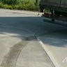 В Южно-Сахалинске водитель фуры повредил новый асфальт на пешеходной дорожке