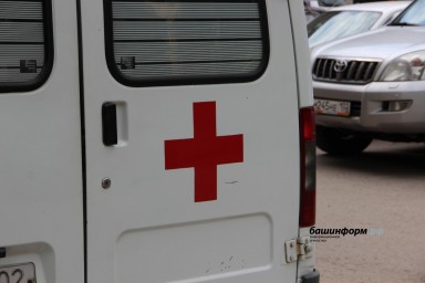 В Башкирии подросток сорвался с дерева