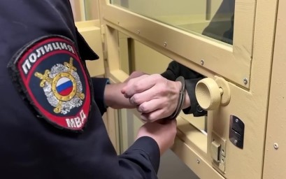 В Москве задержали курьера мошенников после обмана пенсионерки на 4,5 млн рублей