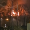На проспекте Обуховской Обороны загорелось заброшенное здание