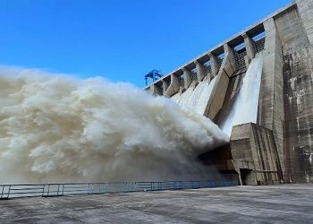 Бурейская ГЭС закрыла почти все затворы