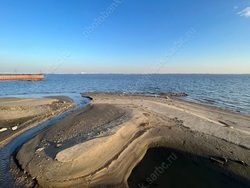 Губернатор просит центр ограничить сброс воды на Волге