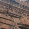 Штукатурка на голову: в аварийном доме в Астрахани обвалился потолок