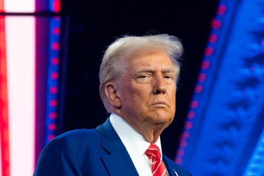 Трамп назвал Зеленского последним человеком, от которого США нужна помощь