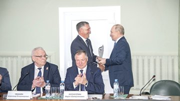 Путин наградил лауреата премии "Служение" из Курской области