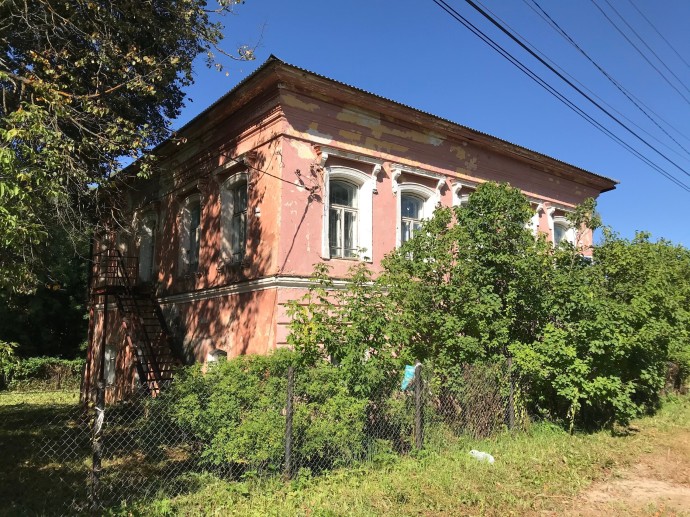 Старинный особняк на Красной площади в Костромской области выставили на продажу за рубль Старинный особняк на Красной площади в Костромской области выставили на продажу за рубль