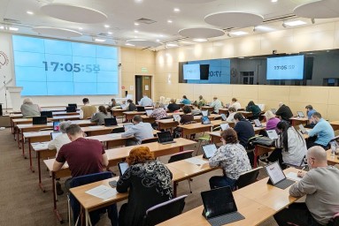 Гауссова кривизна пиццы и древнеегипетские вычисления: в Москве прошла метапредметная олимпиада для учителей