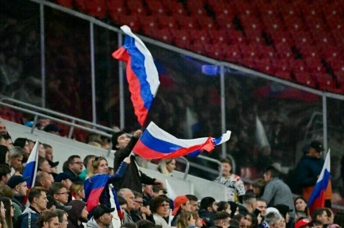 МОК запретил показывать российский флаг на трибунах во время Олимпиады МОК запретил показывать российский флаг на трибунах во время Олимпиады