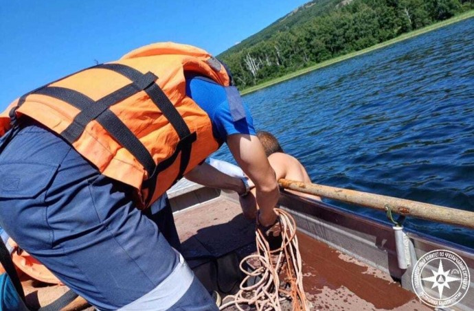 В Башкирии 35-летний мужчина решил переплыть озеро Талкас и чуть не утонул