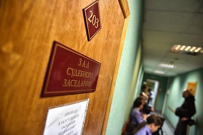 Пьяный россиянин угрожал расправой экипажу самолета и ударил попутчика