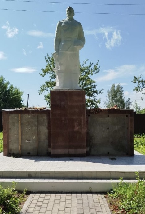 В Колянуре затянулся ремонт памятника погибшим воинам