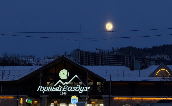 Последнее суперлуние года осветило небо над Южно-Сахалинском