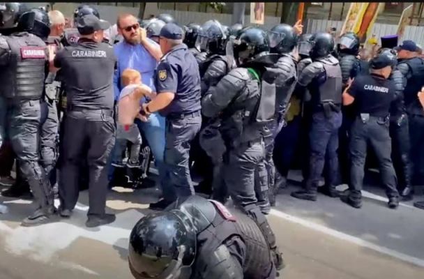 В Молдавии требуют деполитизации полиции — «она обслуживает режим, нарушая закон»