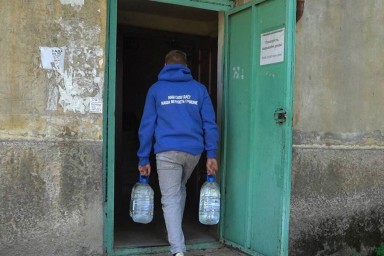 Более тысячи литров воды раздали за день волонтеры "Молодой гвардии" жителям ДНР