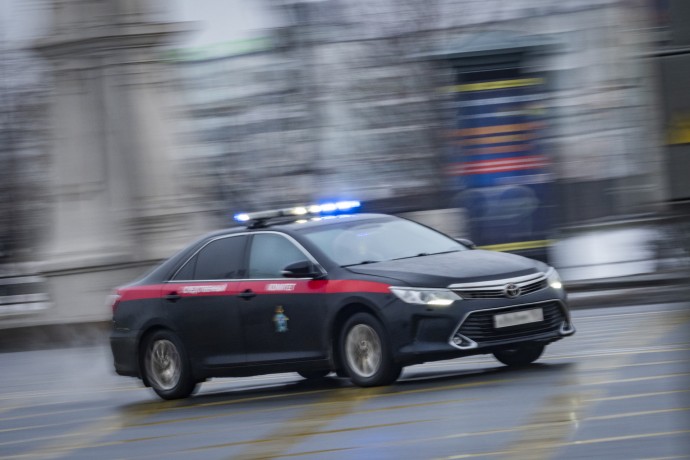 Двухлетняя девочка выпала из окна в Москве, оперевшись на москитную сетку
