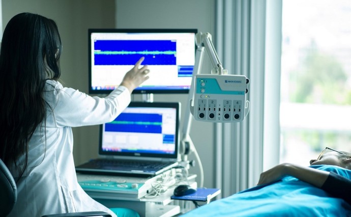 Госдума приняла закон об обязательном целевом обучении бюджетников-медиков в ординатуре