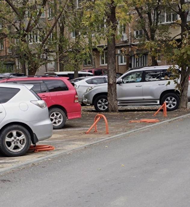 Во Владивостоке автомобилисты «захватили» парковку у жилого дома Во Владивостоке автомобилисты «захватили» парковку у жилого дома