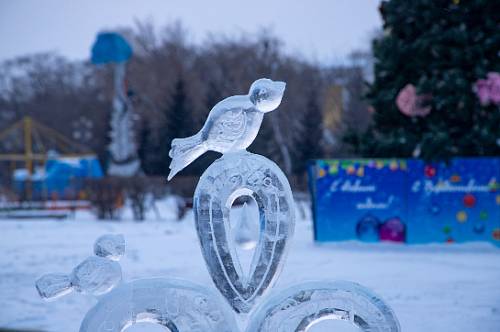 В Благовещенске началось создание ледовых фигур
