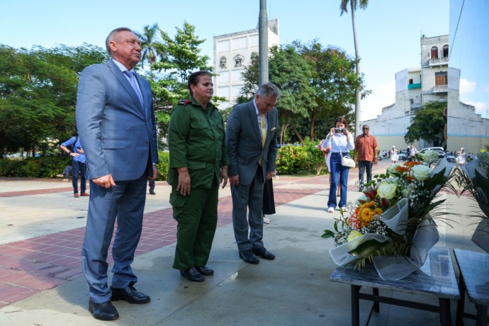 Александр Беглов почтил память национального героя Кубы Хосе Марти
