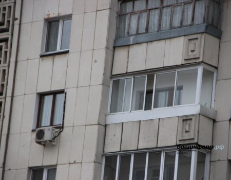 В Башкирии 3-летний малыш выжил при падении с балкона 5 этажа
