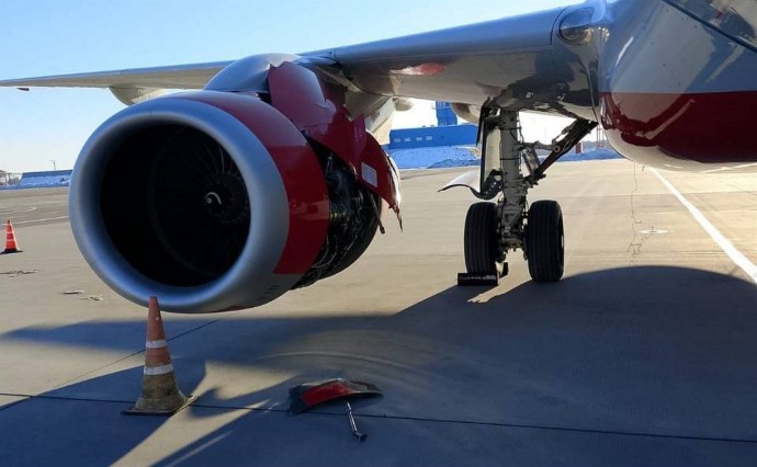 В полёте отвалилась обшивка: в Хабаровске экстренно сел самолёт Владивосток–Благовещенск В полёте отвалилась обшивка: в Хабаровске экстренно сел самолёт Владивосток–Благовещенск