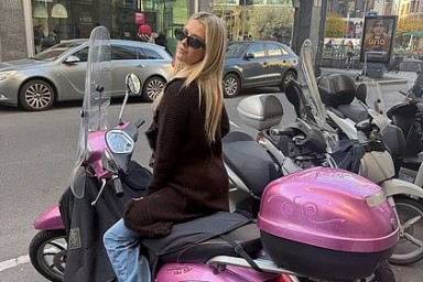 «Самая сексуальная в мире волейболистка» показала вид сзади на мотоцикле