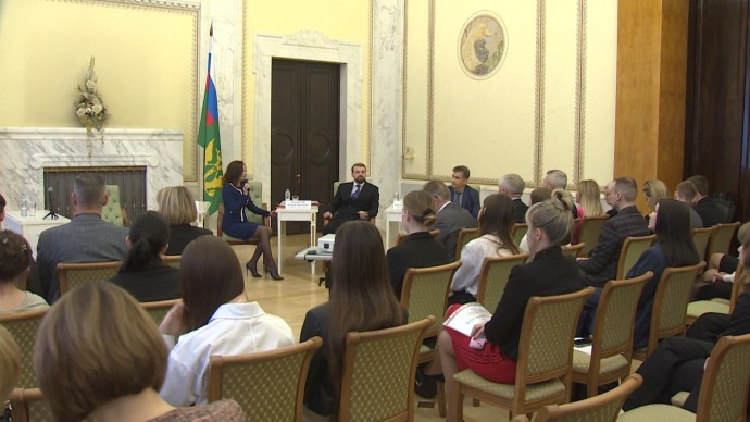 На пленарной сессии форума «Крепкая семья» обсудили вопросы семейной политики в медиапространстве На пленарной сессии форума «Крепкая семья» обсудили вопросы семейной политики в медиапространстве