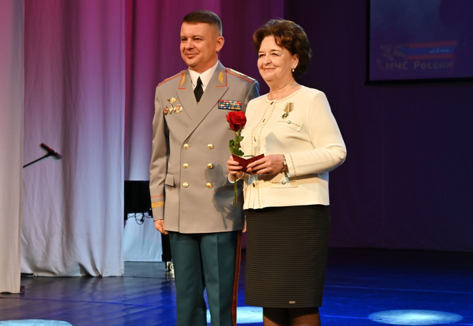 Председатель облдумы Марина Дмитриева поздравила ивановских спасателей с 35-летием образования МЧС России Председатель облдумы Марина Дмитриева поздравила ивановских спасателей с 35-летием образования МЧС России