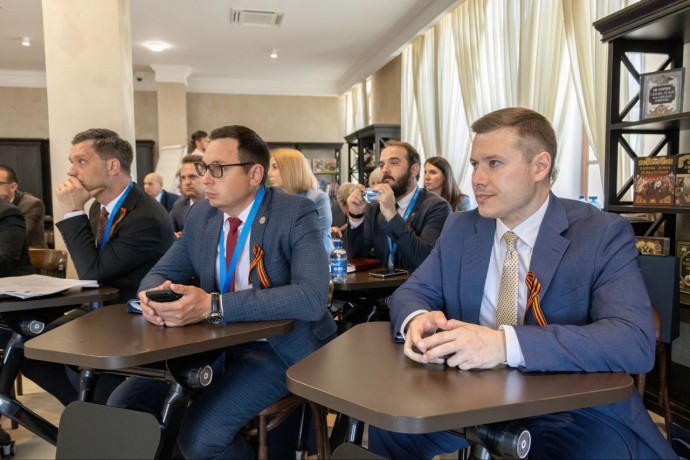 Глава новгородского минобра участвует во всероссийском совещании в Крыму