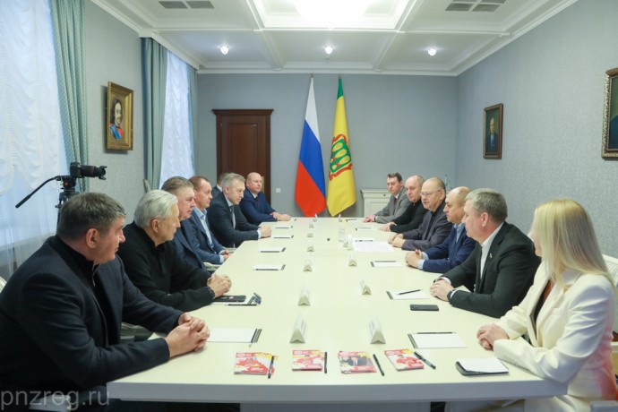 Хоккейные титаны в Пензе: что обсуждали Мельниченко и олимпийские чемпионы Хоккейные титаны в Пензе: что обсуждали Мельниченко и олимпийские чемпионы