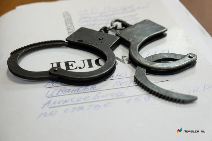 В Мурашах задержали курьера мошенников, приехавшего за миллионом рублей у пенсионера В Мурашах задержали курьера мошенников, приехавшего за миллионом рублей у пенсионера