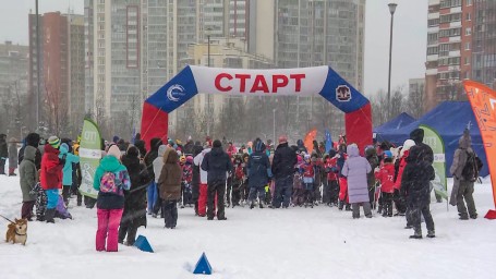 Более 200 лыжников приняли участие в большом спортивном празднике в Полюстровском парке