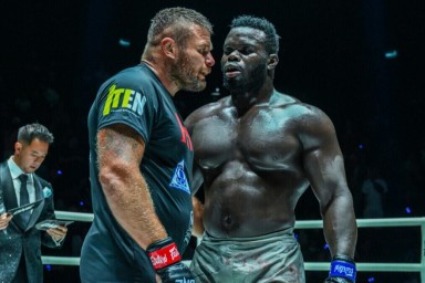 Титульный бой россиянина Малыхина отменили из-за того, что соперник попал в аварию