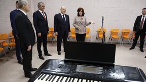 Михаил Мишустин посетил в Беслане детскую музыкальную школу имени Ацамаза Макоева и Дом детского творчества