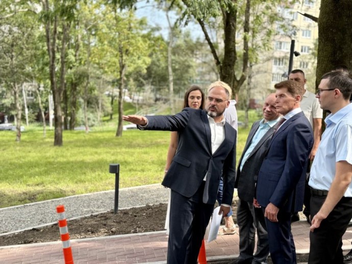 Новый сквер у Приморского энергетического колледжа открылся во Владивостоке