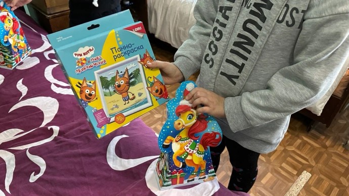 Волшебство для выздоровления: Дед Мороз из Народного фронта навестил маленьких пациентов в больнице запорожской Акимовки