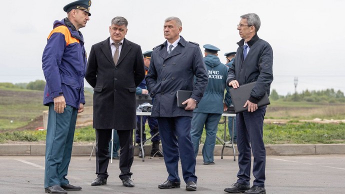 Столкновение бензовоза и легкового автомобиля, угроза возгорания: на М-4 “Дон” прошли учения