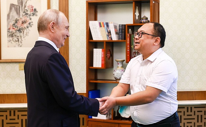 Встреча с Пэн Паем
